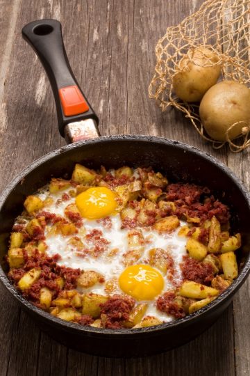 How to Cook Canned Corned Beef Hash - Half-Scratched